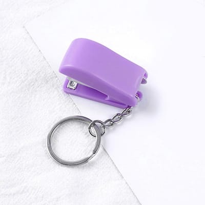 Mini Nietmachine - Sleutelhanger Nietmachine - Documenten Organiseren - Schattig Cartoonontwerp - 39 x 27 x 16 mm - Paars
