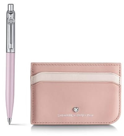 Sheaffer Balpen Giftset EMILY IN PARIS 321 Sentinel Matte Pink Chrome trims met creditcardhouder