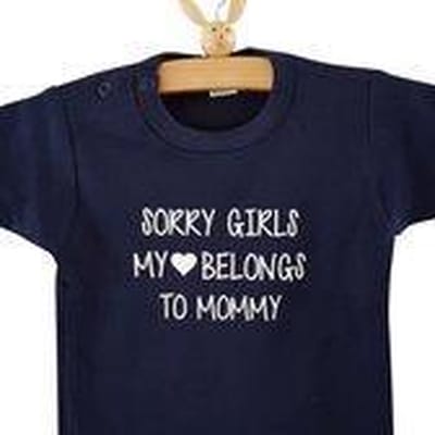 Baby tekst mama Romper sorry girls, my heart belongs to mommy | korte mouw blauw maat 74/80 verjaardag vrouw cadeau voor mama - kraamcadeau moeder - kraamgeschenk geboorte