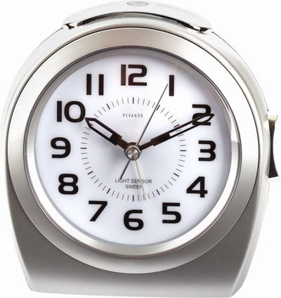 Pevanda SC910SP METALLIC SILVER - Wekker - Analoog - Stil uurwerk - Snooze - Sweep Automatische Lichtsensor - Kunststof - Zilverkleurig