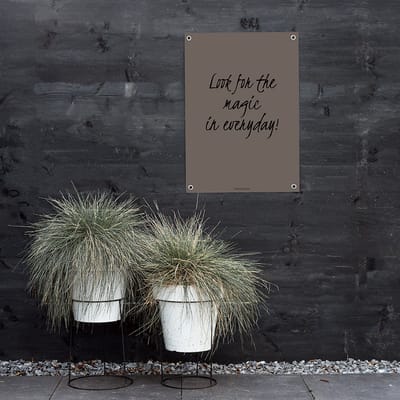 MOODZ design | Tuinposter | Buitenposter | Look for the magic in every day | 70 x 100 cm | Bruin
