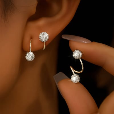 2 stuks zilverkleurige oorbellen met dubbele bol – Glanzende afwerking met kristalachtig oppervlak – Open ringvorm met vaste bolsluiting voor dames