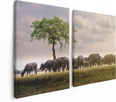 Artaza Canvas Schilderij Tweeluik Kudde Buffels bij een Boom - 120x80 - Foto Op Canvas - Canvas Print