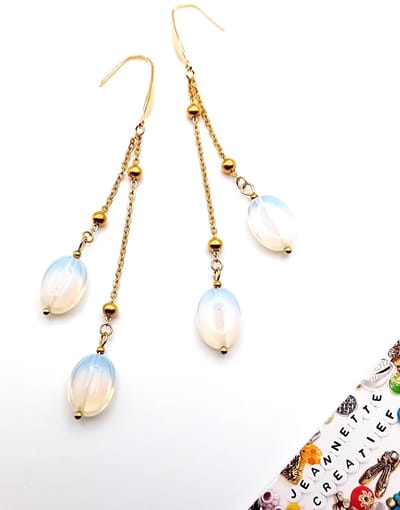 Jeannette-Creatief® - Chique - Opaliet Oorbellen Jasseron Bal - Oorbellen met Bedels aan Jasseron - Lange Oorbellen - Dames Oorbellen - Oorbellen - Oorhangers - Oorhangers met Opaliet - Oorbellen Natuursteen - Natuursteen Oorbellen