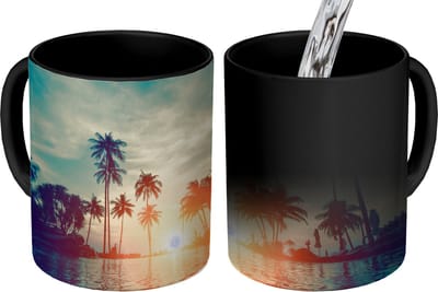 Magische Mok - Foto op Warmte Mokken - Koffiemok - Zee - Zonsondergang - Palmboom - Wolken - Magic Mok - Beker - 350 ML - Theemok