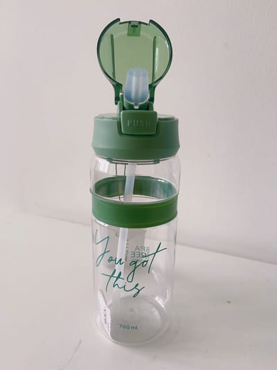 Floraweg Drinkfles,700ml, waterfles met tekst print, met rietje,PCTG nieuwe Kunststoffen, lekvrij, BPA-vrij, 1 klik openen in waterfles,voor sport, fitness, gym, thuis, kantoor, outdoor