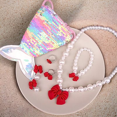 Haar in Stijl® | Parel Sieraad Set Strik Rood | Sieradenset voor kinderen | Parel Meisjes Sieraden Set rood met schelpen met gratis Zeemeermin Mermaid tasje | Ketting | Armband | Klip-on oorbellen | Ring | Kadotip | Geschenkset