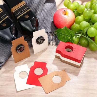 Daity Verpakking van 300 wijnflesetiketten van kraftpapier - geschikt voor wijnkelders - herbruikbare etiketten - dubbelzijdig ophangbaar - te gebruiken op wijnrekken - formaat: 5 -7 x 9 cm (rood - wit en bruin).