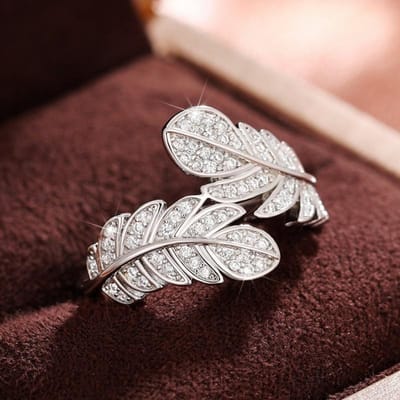 Huitan Bladvormige Vingerring Kleur Pavé Briljante CZ Steen Exquise Dames Accessoires Bruiloftsfeest Mode Sieraden 10 brown
