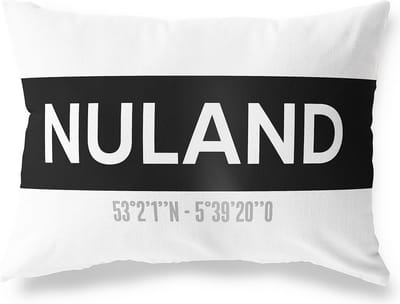 Tuinkussen NULAND - NOORD-BRABANT met coördinaten - Buitenkussen - Bootkussen - Weerbestendig - Jouw Plaats - Studio216 - Modern - Zwart-Wit - 50x30cm