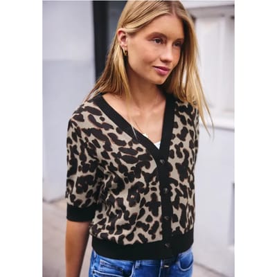Jasje met korte mouwen in gebreide look met print