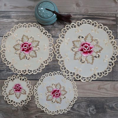 NIEUWE satijnen rozenbloem borduurwerk tafel placemat stof Bruiloft Kerstfeest placemat keuken Tafeldecoratie en accessoires voor Huis round 15cm