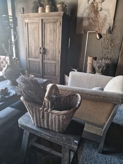 AURA PEEPERKORN| KAST| BUFFETKAST| DICHTE KAST| KAST DOORTJE| TEAKHOUT