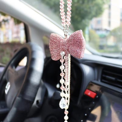 Pendentif de voiture créatif en forme de nœud papillon en diamant, mignon, en cristal, chaîne à pompons, ornement de rétroviseur, perle, strass, accessoires de voiture pour femmes rose