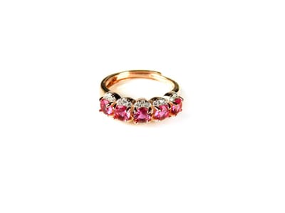 Ring in zilver roos goud verguld gezet met rode stenen en cubic zirconia