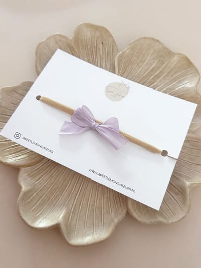 Haarband Silk Bow - Lila - Newborn Haaraccessoires - Elastiche Haarband - Haarbandjes voor Baby & Newborn - Haarbanden voor Meisjes & Kinderen - Kraamcadeau - Babyshower