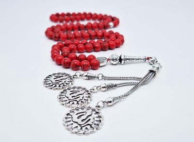 Handgemaakte tesbih "Tasbih" natuursteen "Rode howliet" - Aantal kralen 99 - Diameter kralen 8MM - met metaal tassel "Allah Muzakhrafa" - Een mooi cadeau-idee