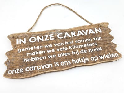 Woodart Wandbordje In onze caravan 12x30 cm