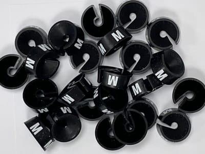 Bleijenberg Maatdopje maat M zwart - Maataanduiding voor kledinghangers per 25 stuks - Maatringetje Ø 20 mm - Kledinghangers - Kleerhanger - Kapstok - Mark-Brics - wisersizer