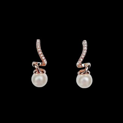 Victoria Valenza Roségoudkleurige Twist Oorbellen met Parels en Zirkonia Stenen - Oorhangers - Rosegoudkleurig - Parel oorbellen - Zirkonia