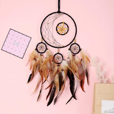 Nieuwe Indiase Installatie Decoratie Vijf-ring Dromenvanger Wandhanger Eenvoudige Zwarte Veer Windspel Meisjeskamer Beddecoratie brown