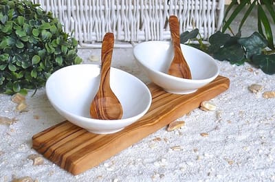 Olijfhout - 2 dipschalen op plank 24 cm - Inclusief lepels - Tapas set