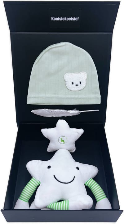 Kraamcadeau met babymutsje en murziekmobiel - mintkleur - kan ook rechtstreeks als cadeau worden verstuurd