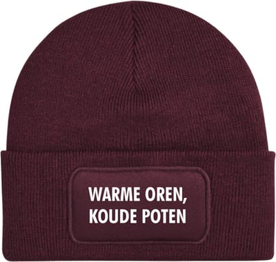 Wintermuts burgundy | wit - Warme oren, koude poten - soBAD. | Unisex | Skimuts | Muts | Kou | met grappige tekst | Winter | Beanie | Bordeaux rood