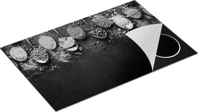 Chefcare Inductie Beschermer Lepels met Indiase Kruiden op Tafel - Zwart Wit - 80x50 cm - Afdekplaat Inductie - Kookplaat Beschermer - Inductie Mat