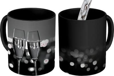 Magische Mok - Foto op Warmte Mokken - Koffiemok - Bubbels - Proosten - Champagneglazen - Stadslichten - Magic Mok - Beker - 350 ML - Theemok