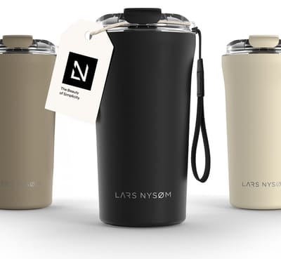 LARS NYSØM Rørelse Thermo Coffee Mug-to-go 500ml - BPA-vrij met Isolatie - Met Draagriem & Tritan Deksel (Carbon Black)