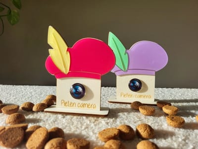 Pieten Camera – Houten Decoratie met Pietenmuts | Sinterklaas Accessoire - Paars/Groen