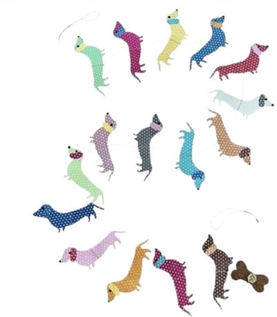 Luna-Leena duurzame teckel slinger - meerkleurig - beide kanten geprint dik eco papier - vertiaal L 125cm - handgemaakt in Nepal - kinderfeestje - dachshund lover - cadeau - hondenslinger - dachshund garland - juffencadeau - babyshower