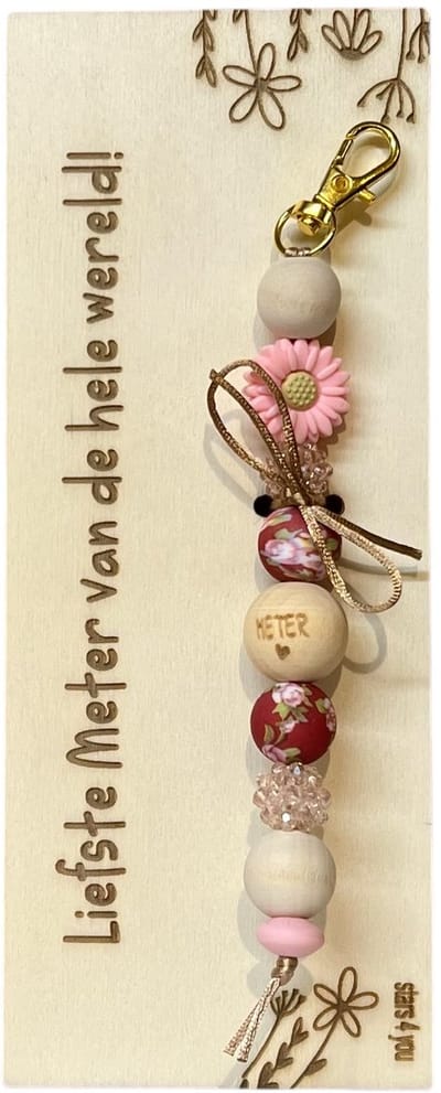 Sleutelhanger en houten kaartje liefste Meter | ROZE | STRASS | jij bent de liefste | liefste meter | coolste peter | cadeaude liefste | liefste juf | topjuf | einde schooljaar | cadeau