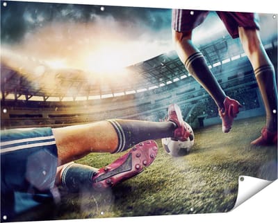 Gards Tuinposter Voetbal Sliding in het Stadion - 150x100 cm - Tuindoek - Tuindecoratie - Wanddecoratie buiten - Tuinschilderij