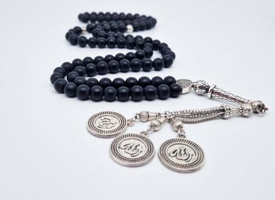 Handgemaakte tesbih "Tasbih" natuursteen "Mat zwart onyx" - Aantal kralen 99 - Diameter kralen 8MM - met metaal tassel "Allah Alwahid" - Een mooi cadeau-idee