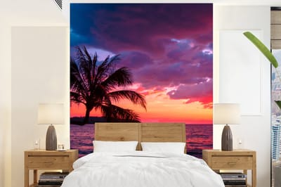 Behang - Fotobehang Zon - Horizon - Roze - Palmboom - Zee - Breedte 175 cm x hoogte 240 cm