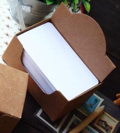 100 mini witte kaartjes met bewaarboxje - kleine blanco kaartjes - Meer Leuks