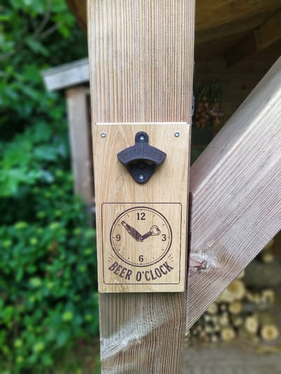 Magnetische Bieropener met tekst – Eikenhout – 25 x 13cm