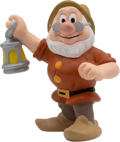 Bullyland 12476 – Speelfiguur en verzamelfiguur Doc (Héél Wijze) uit Sneeuwwitje, ca. 5,4 cm – levensecht en detailrijk vormgegeven – ideaal als taartfiguur en klein cadeautje voor kinderen vanaf 3 jaar.