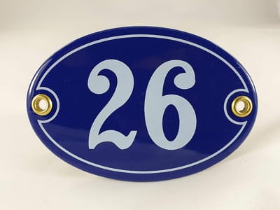 Huisnummer Bord - Emaille Nummer 26 - Voordeur Decoratie - Handgemaakt Kwaliteit - 10.5 x 7 cm - Blauw Wit