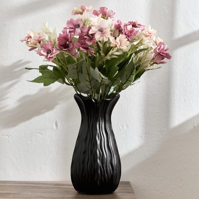 Elegante Zwarte Keramische Bloemenvase van 18.3 cm, Handgemaakt en Modern, Perfect voor Scandinavische Interieurdecoratie en Woonkamer Accessoires