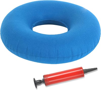 YAGXIG Opblaasbaar zitkussen met ring - 35 x 35 cm - Opblaasbaar sponskussen - Anti-doorligwonden - Zwemmat - Opblaasbaar ringkussen - Aambeienkussen - Rond stuitkussen - Inclusief luchtpomp (lichtblauw)