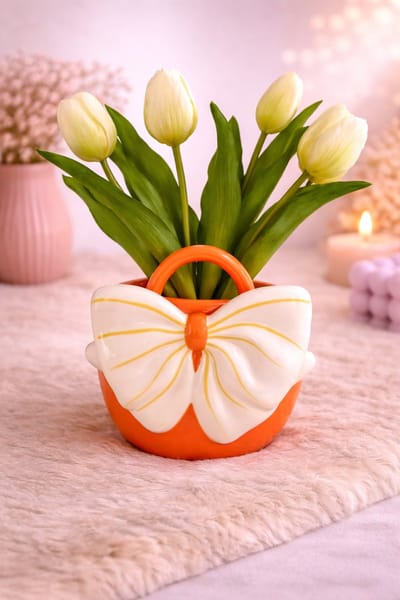 Vaas ‘Big Bow Energy’ – Vrolijk, Vrouwelijk & Vol Flair | Viva Femme | Vaas | Decoratie | Cadeau | Wonen | Bloemen | Lente | Oranje