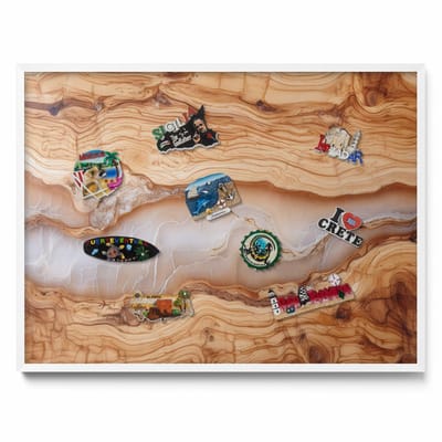 Tulup Magneetbord met Witte Frame - Bruin Magnetisch Bord met Kleurvariaties - 80 cm x 60 cm - Houten structuur met hars - Magnetisch Bord voor aan de Wand - Magneetbord met Effen Frame - Magnetisch Bord Decoratief