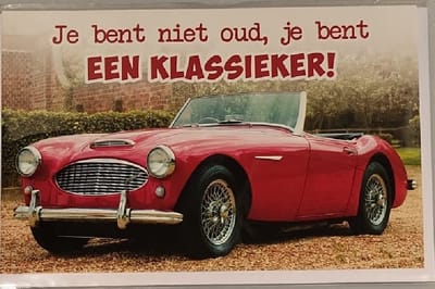 Je bent niet oud, je bent een klassieker! Hartelijk gefeliciteerd! Een luxe kaart met een afbeelding van een mooie auto. Een leuke kaart om zo te geven of om bij een cadeau te voegen. Een dubbele wenskaart inclusief envelop en in folie verpakt.