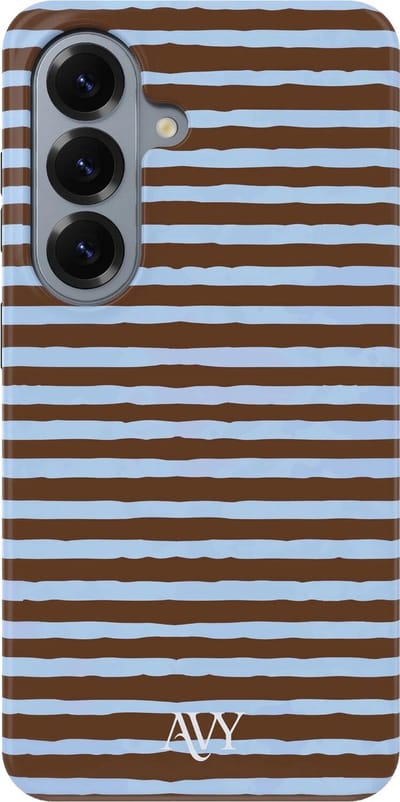AVY Hoesje geschikt voor Samsung Galaxy S26 | Ocean Latte | Strepen | Bruin & Blauw | Hard Shell Back Cover | Compatibel met MagSafe & Qi2