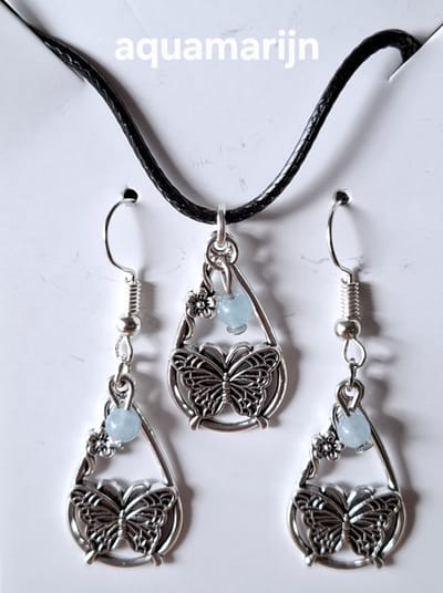 Set "Aquamarijn" Waterdruppel / Vlinder Ketting / Oorbellen