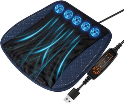 Autostoelkussen –Autostoelkussen met ventilator - Koelend autostoelkussen - Ademend mesh-kussen - 5 ventilatoren - 3 snelheidsstanden – USB aansluiting - Geschikt voor vrachtwagens en alle soorten voertuigen – 43x43 cm – Blauw