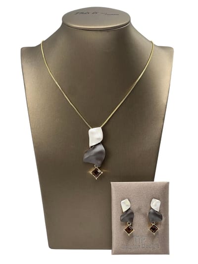 TIF - Sieraden - Sieradenset dames - Halsketting - Oorbellen - Goud - Bruin - Crème - Verstelbaal 42-47 cm - Geschenkdoos